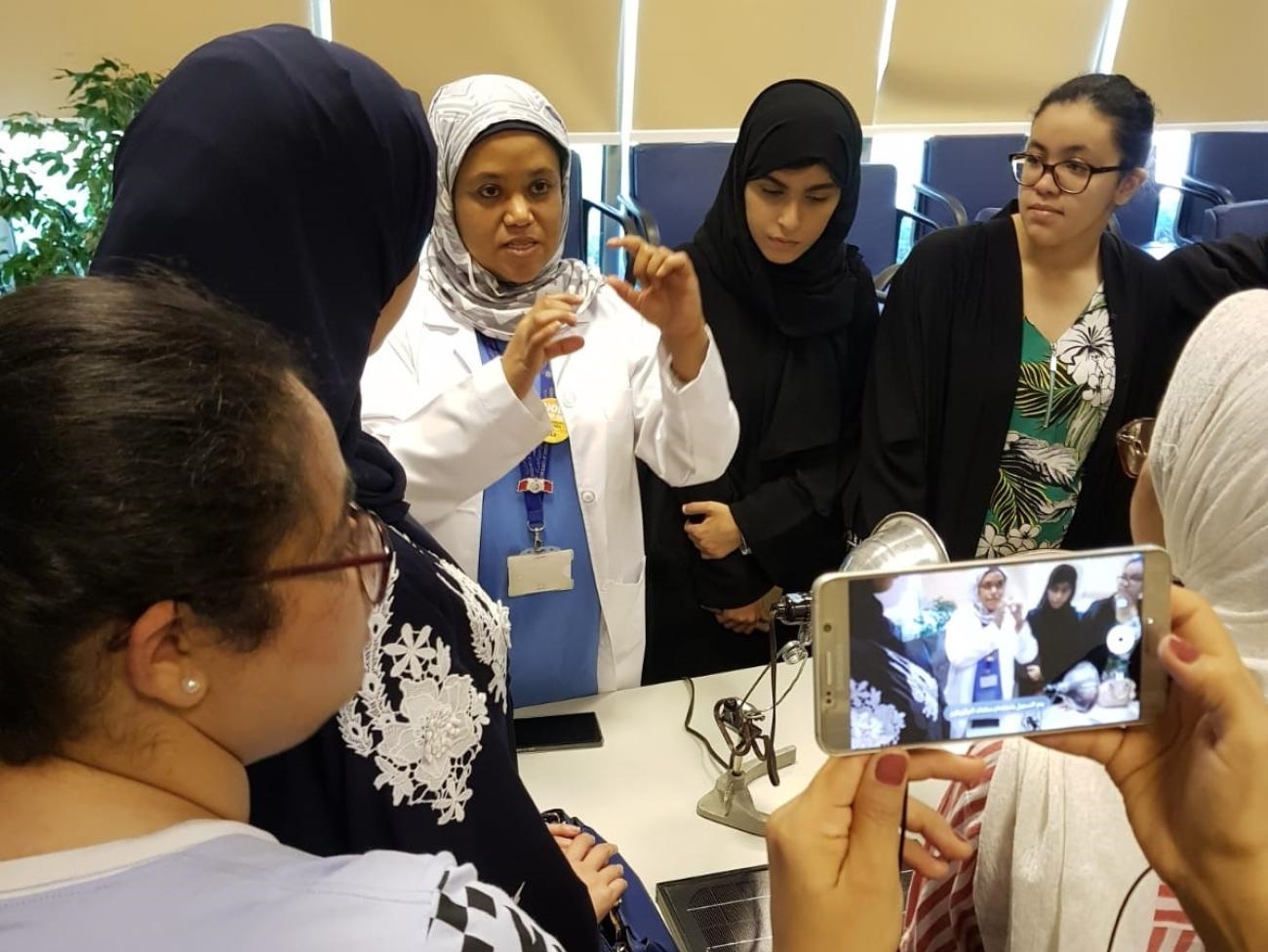 المرأة البحرينية تلعب دورا أساسيا في مجال العلوم